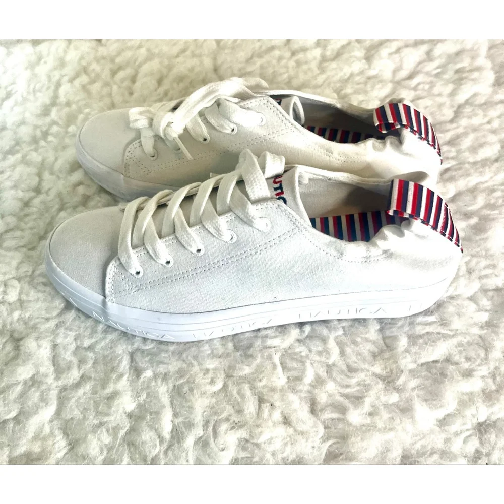 Nautica women's white casual sneakers with a striped heel counter size 10